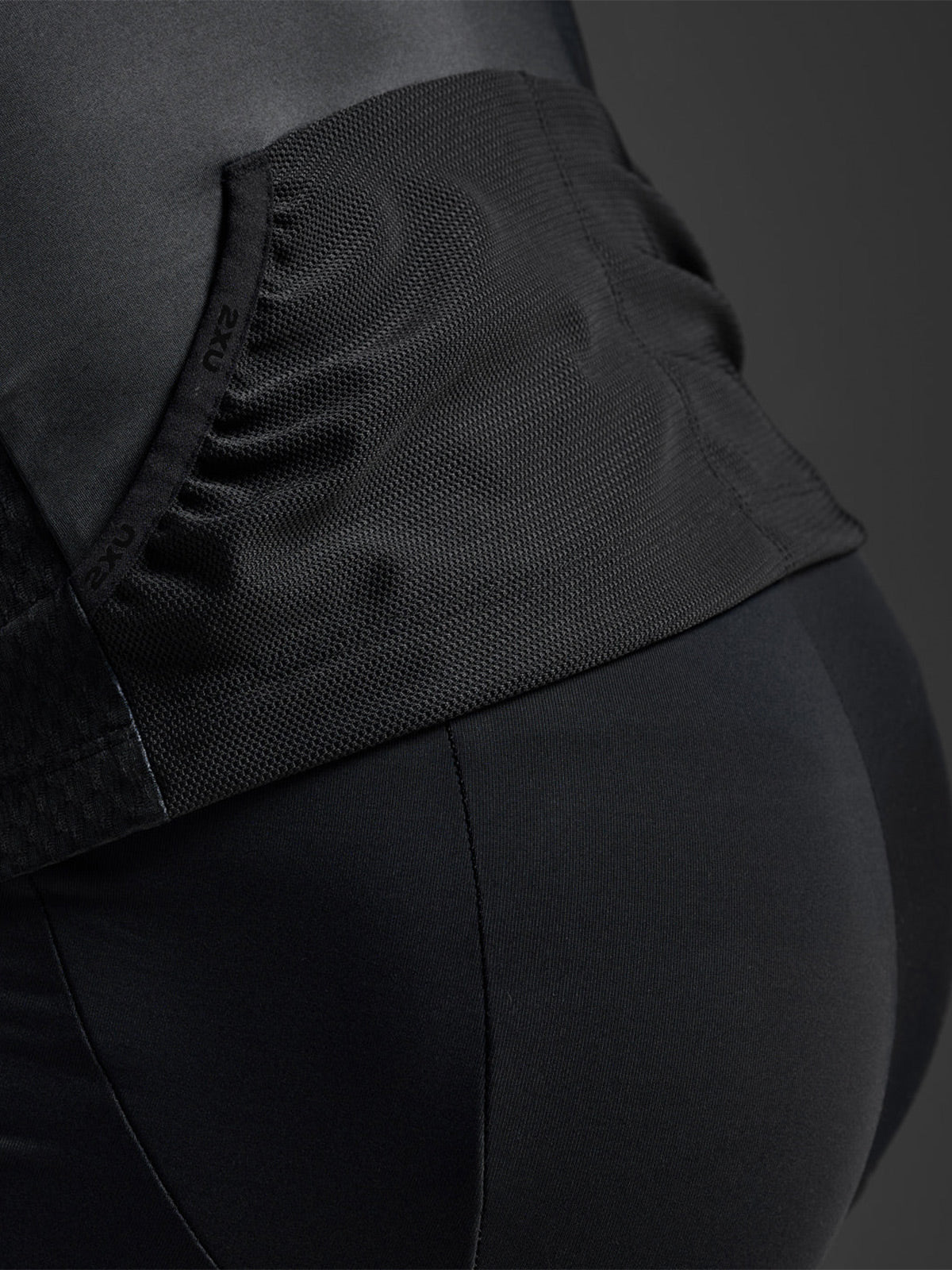 2XU Men's Aero Hex Tri Sleeved Top - Black/White