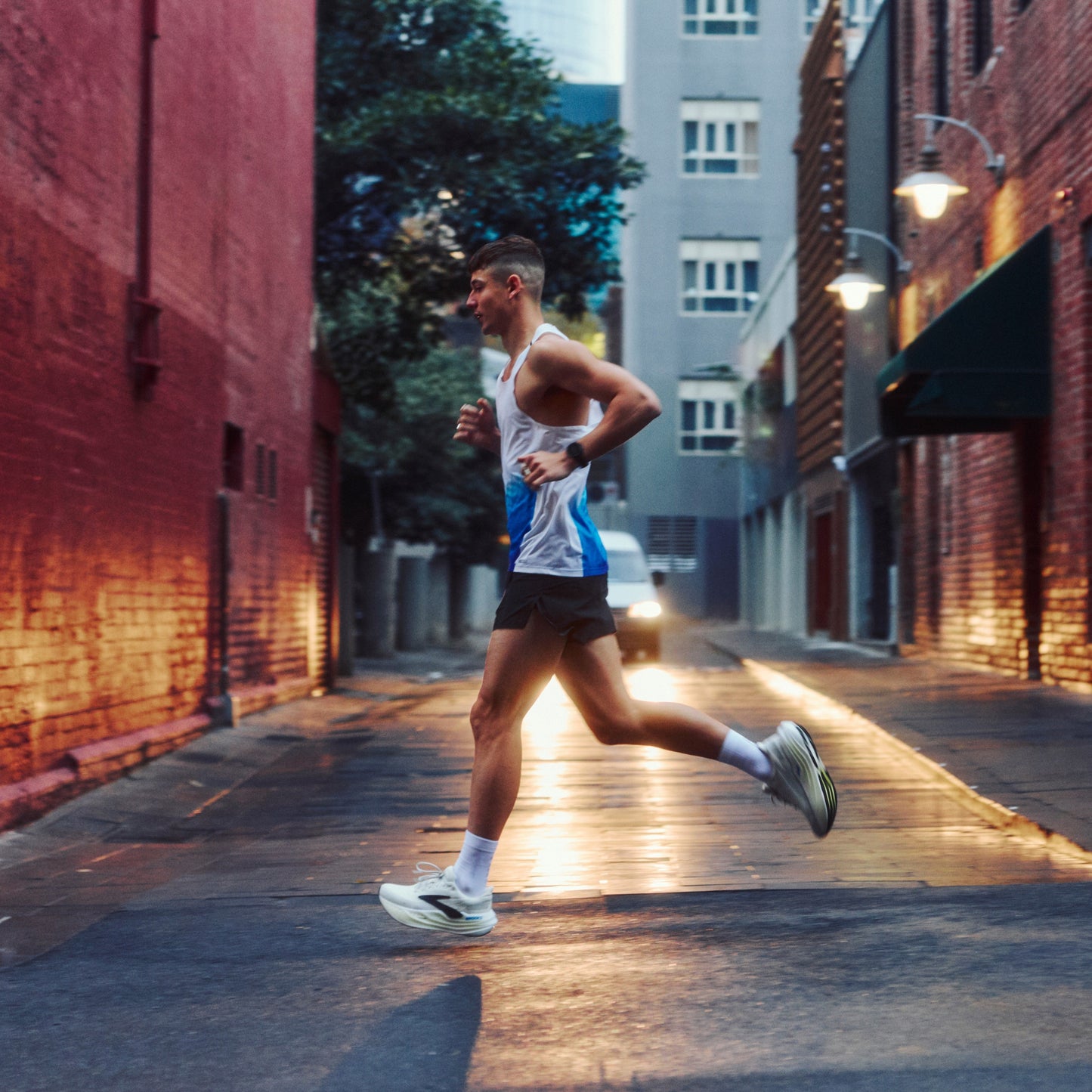 2XU Light Speed React Singlet | Blue Gradient / Black Reflective | Mens