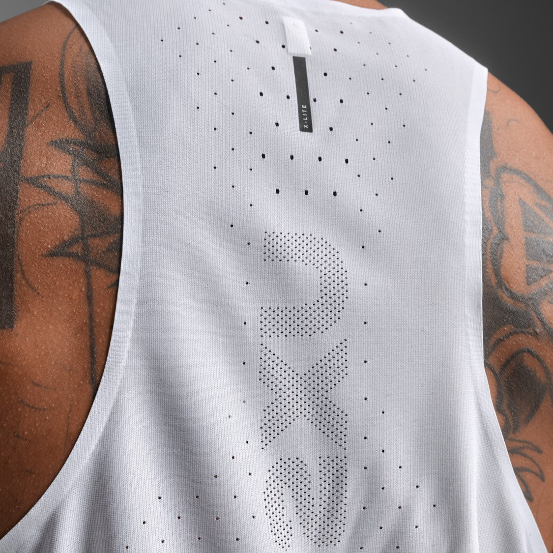 2XU Light Speed React Singlet | Blue Gradient / Black Reflective | Mens