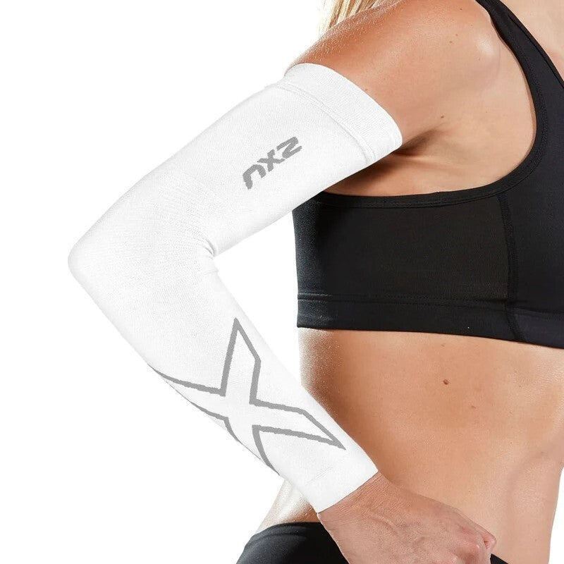 2XU Flex Run Compression Arm Sleeves | White / Grey