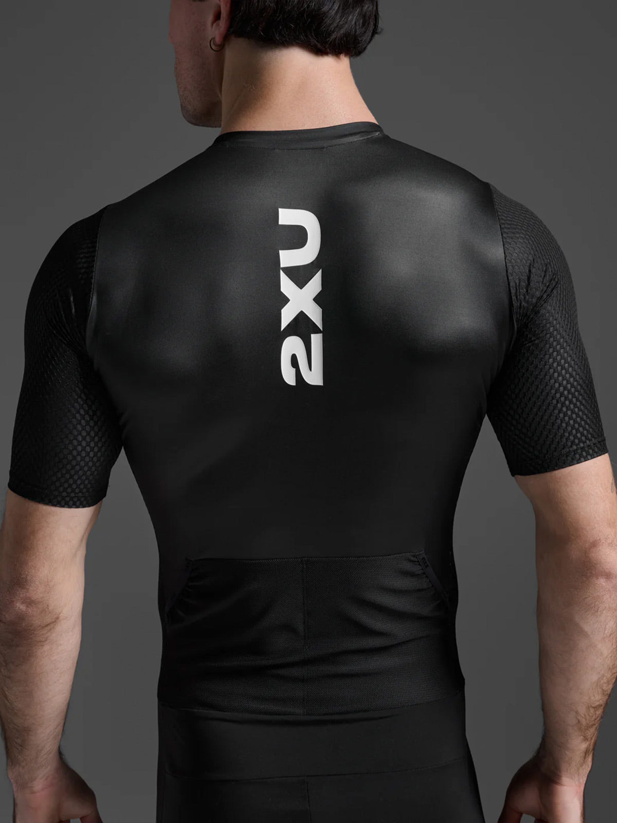 2XU Men's Aero Hex Sleeved Trisuit - Black/White