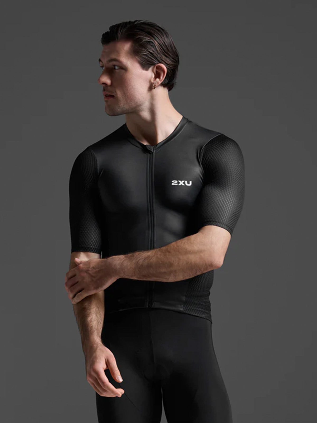 2XU Men's Aero Hex Tri Sleeved Top - Black/White