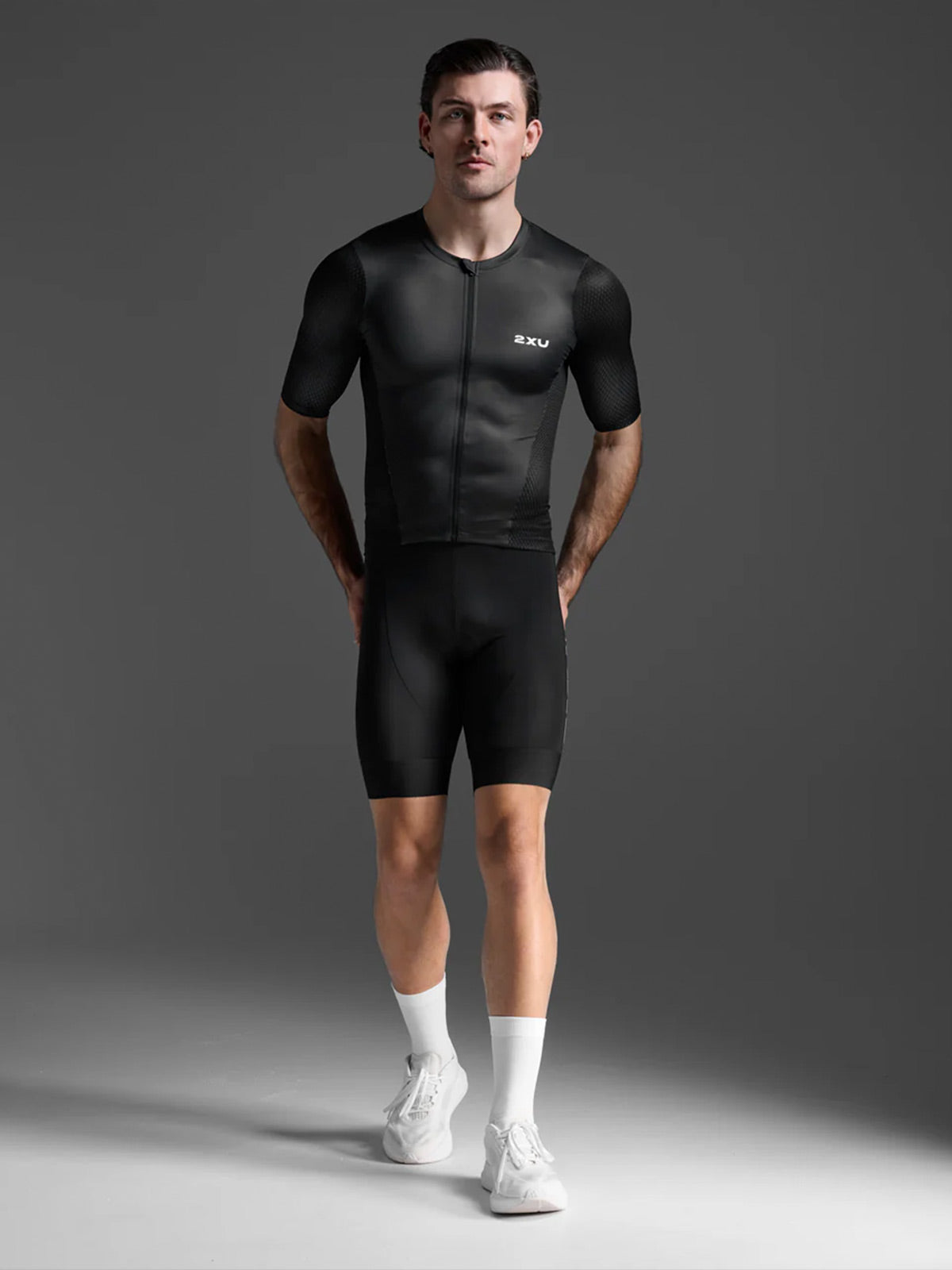 2XU Men's Aero Hex Tri Sleeved Top - Black/White