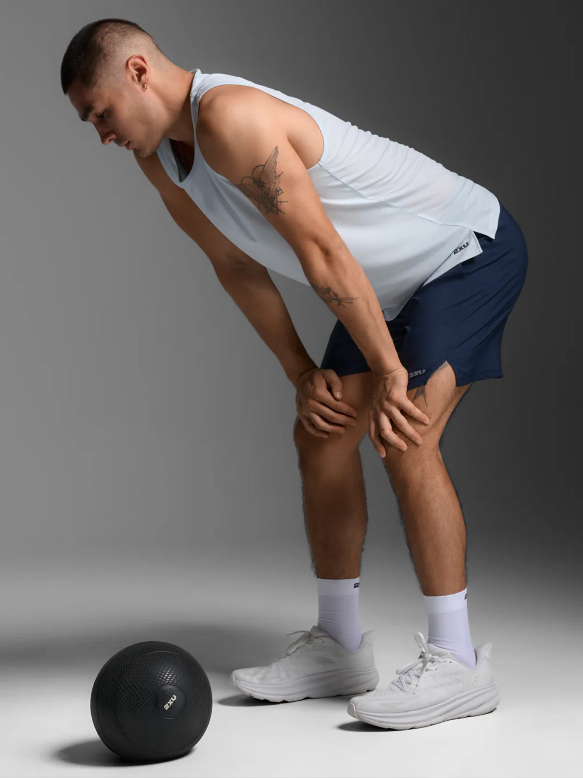 2XU Men's Aero Mesh Tank - Moonstone/Black Reflective