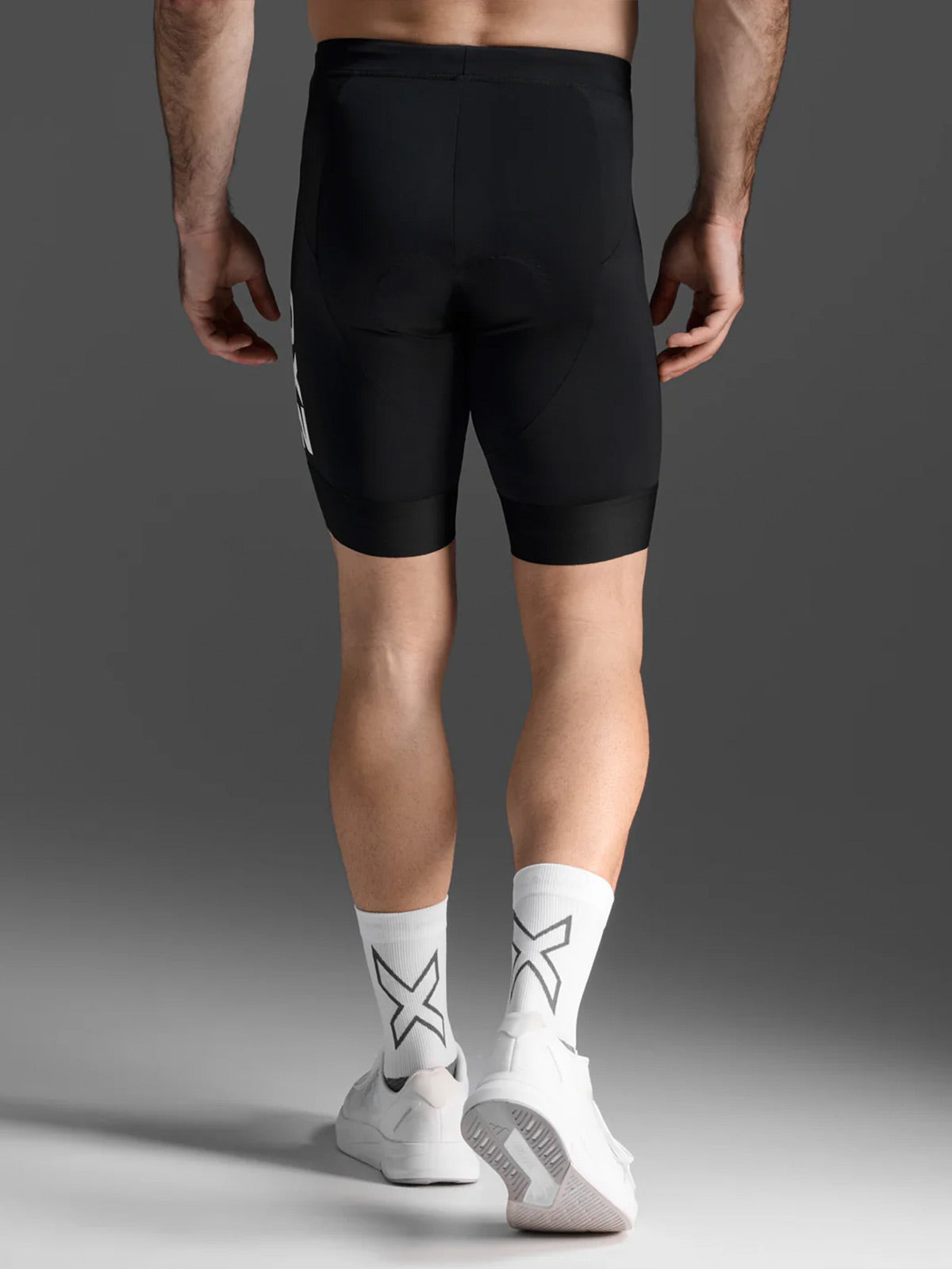 2XU Men's Aero Tri 9inch Shorts - Black/White