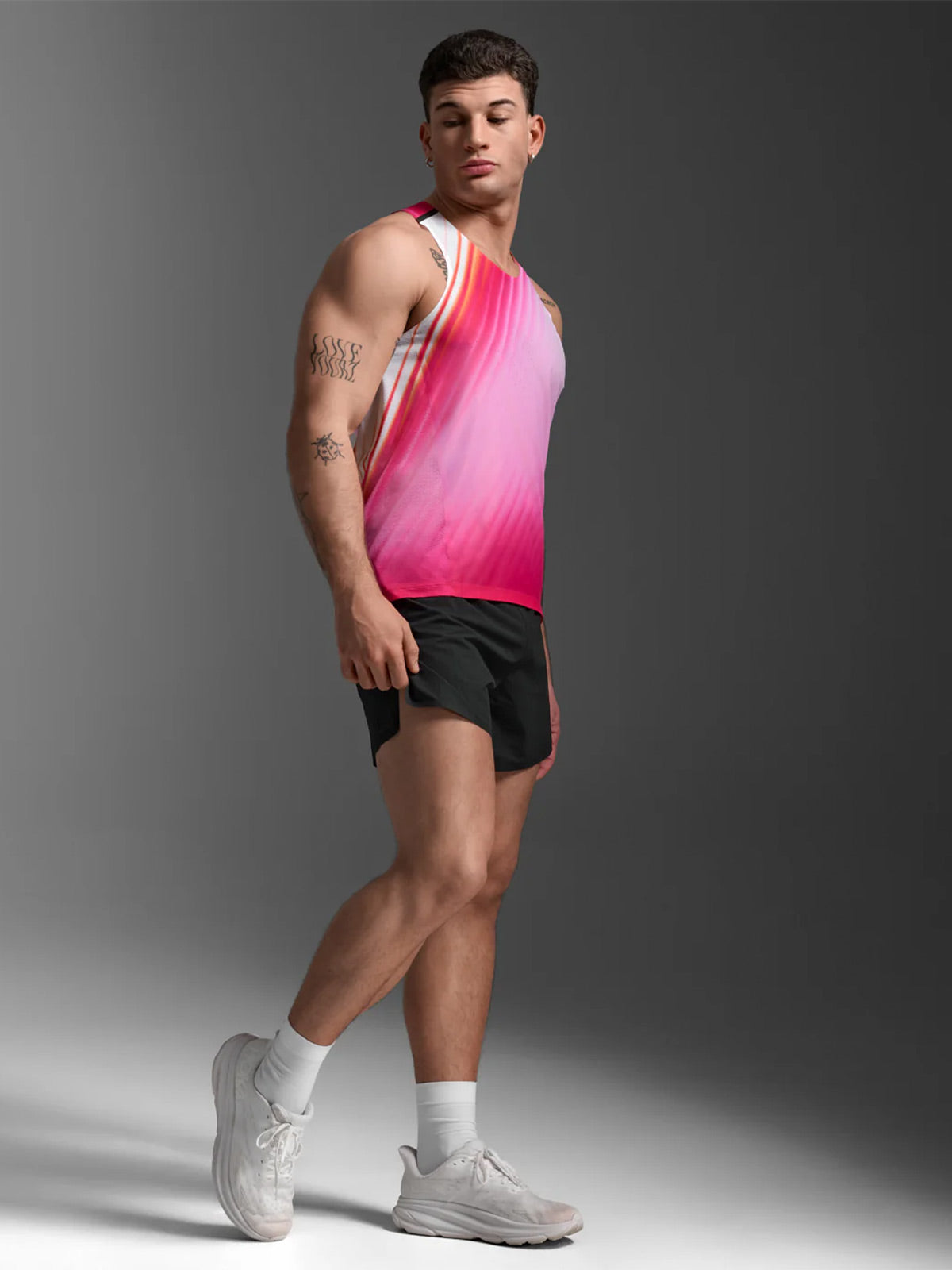 2XU Men's Light Speed React Singlet - Fuchsia Grad/Black Reflective