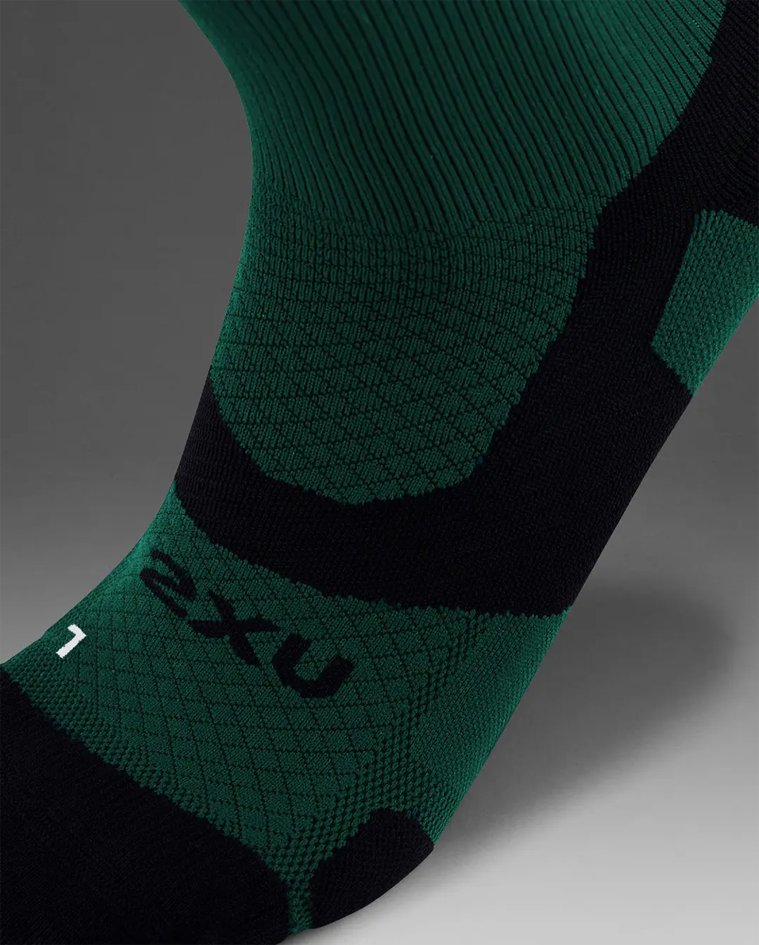 2XU Unisex's Vectr Light Cushion Crew Socks - Dark Moss/White