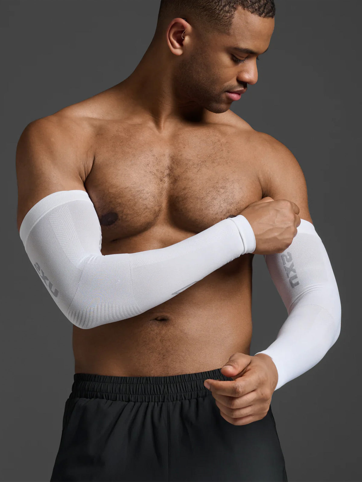 2XU Unisex's Flex Run Comp Arm Sleeves - White/Grey