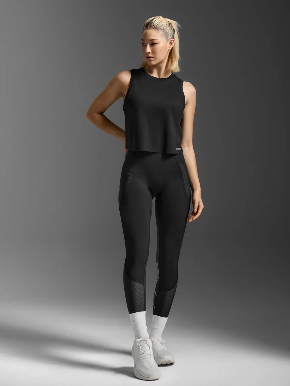 2XU Women's Aero Mesh Crop Tank - Black/Silver Reflective