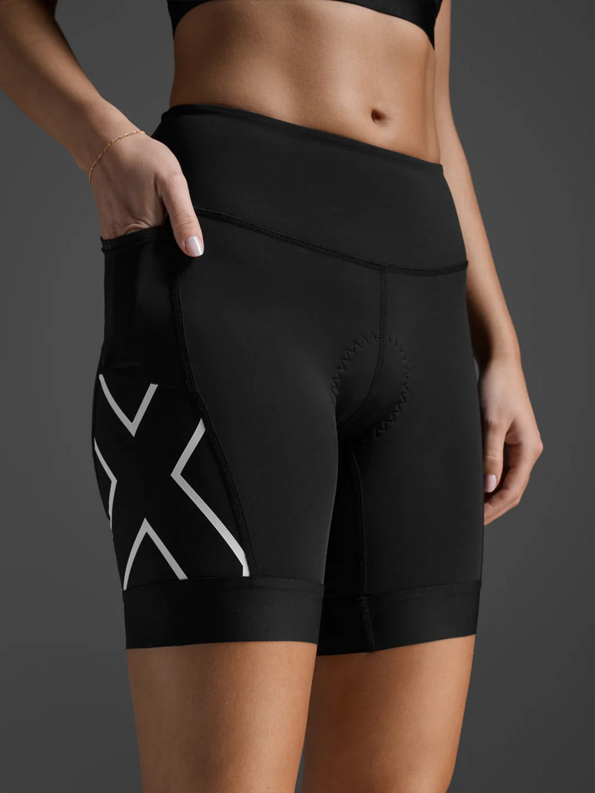 2XU Women's Core Tri 6 inch Shorts - Black/White